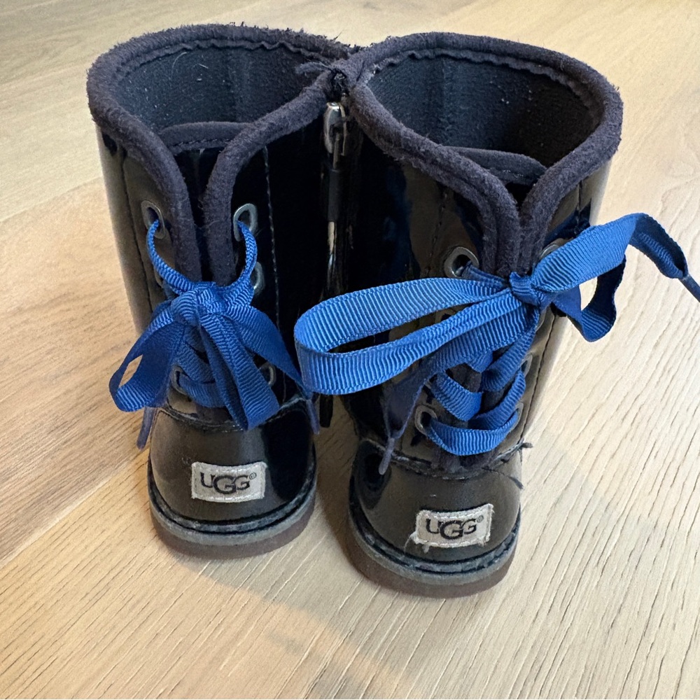 Ugg boots size 8 navy